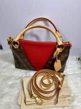 Load image into Gallery viewer, LOUIS VUITTON V Tote