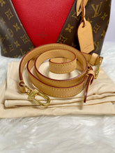 Load image into Gallery viewer, LOUIS VUITTON V Tote