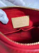Load image into Gallery viewer, LOUIS VUITTON V Tote