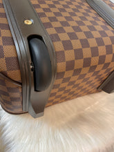 Load image into Gallery viewer, LOUIS VUITTON Pegase 45 Damier Ebene (LIKE NEW)