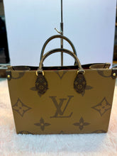 Load image into Gallery viewer, Louis Vuitton Onthego MM canvas reverse monogram
