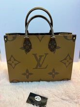 Load image into Gallery viewer, Louis Vuitton Onthego MM canvas reverse monogram
