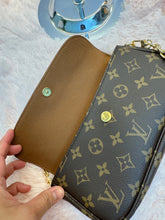 Load image into Gallery viewer, LOUIS VUITTON
Monogram Canvas Ivy Bag
