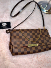 Load image into Gallery viewer, LOUIS VUITTON
Damier Canvas Favorite MM Bag with Long strap removable
