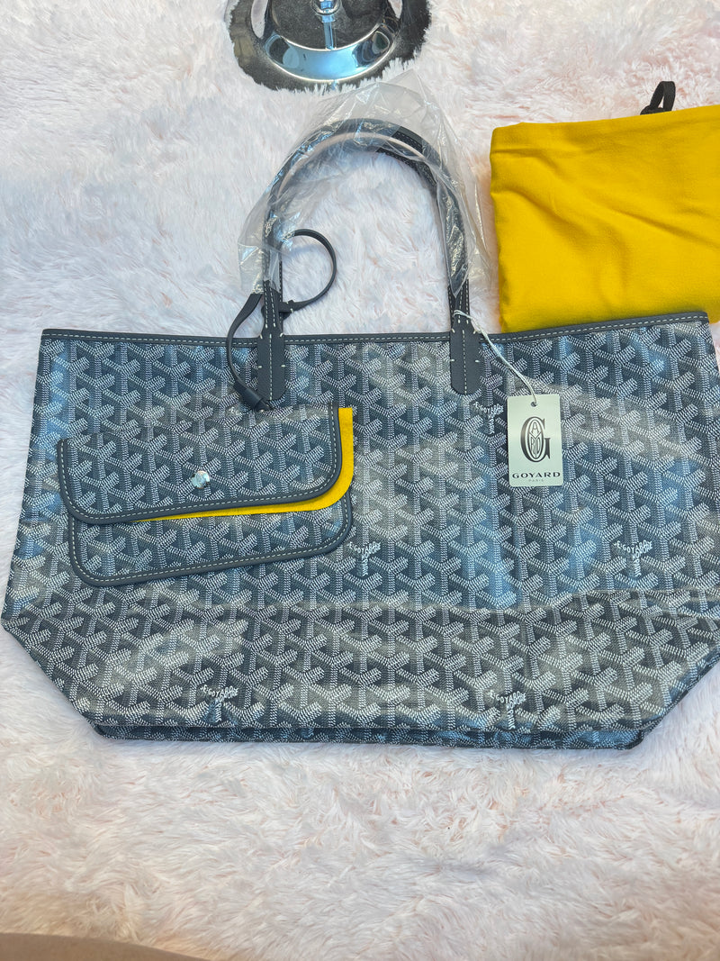 GOYARD
Grey Chevron Print Coated Canvas St. Louis PM Tote Bag