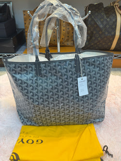GOYARD
Grey Chevron Print Coated Canvas St. Louis PM Tote Bag