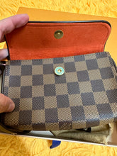 Load image into Gallery viewer, Louis Vuitton Florentine DE
