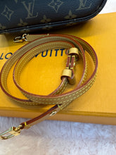 Load image into Gallery viewer, LOUIS VUITTON
Monogram Canvas Ivy Bag
