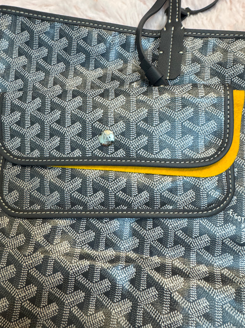 GOYARD
Grey Chevron Print Coated Canvas St. Louis PM Tote Bag