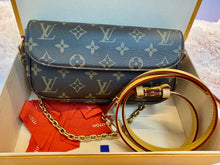 Load image into Gallery viewer, LOUIS VUITTON
Monogram Canvas Ivy Bag
