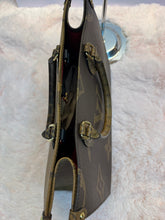 Load image into Gallery viewer, Louis Vuitton Onthego MM canvas reverse monogram

