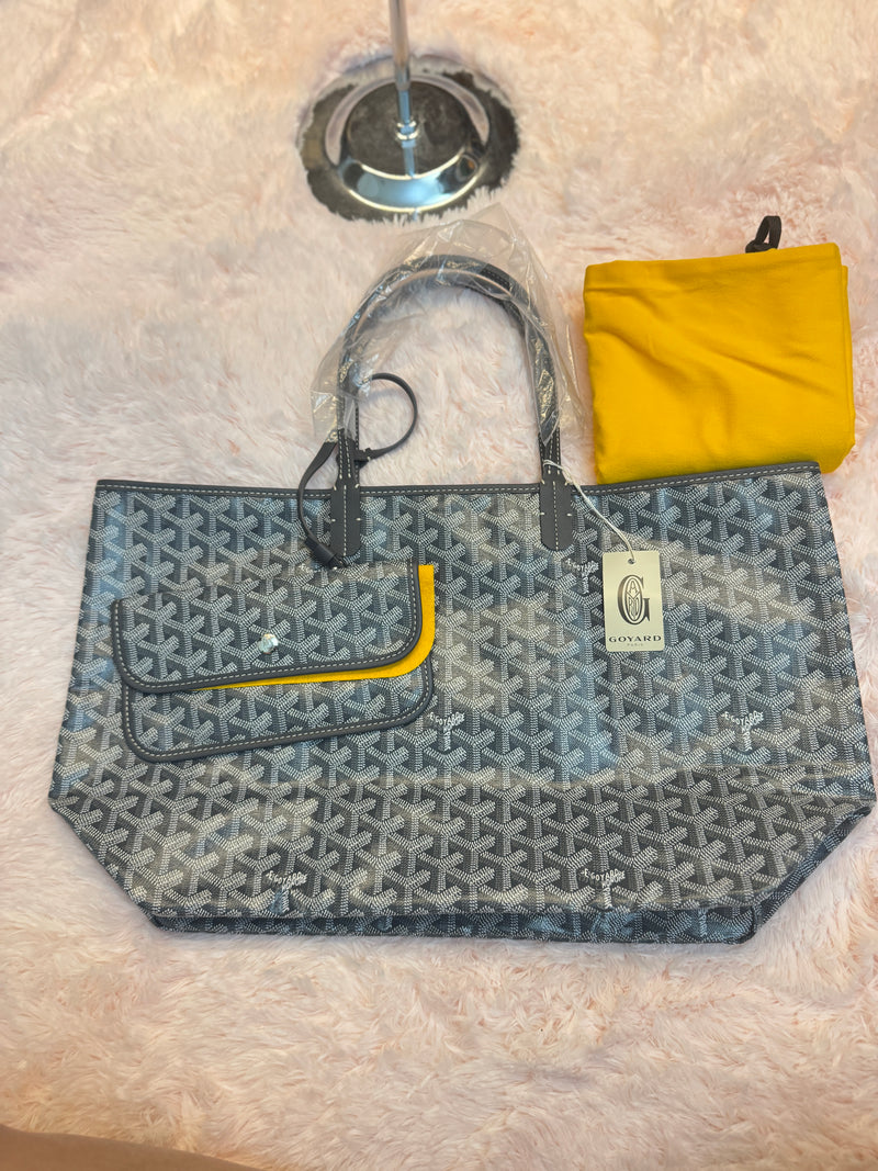 GOYARD
Grey Chevron Print Coated Canvas St. Louis PM Tote Bag