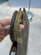 Load image into Gallery viewer, Louis Vuitton Onthego MM canvas reverse monogram
