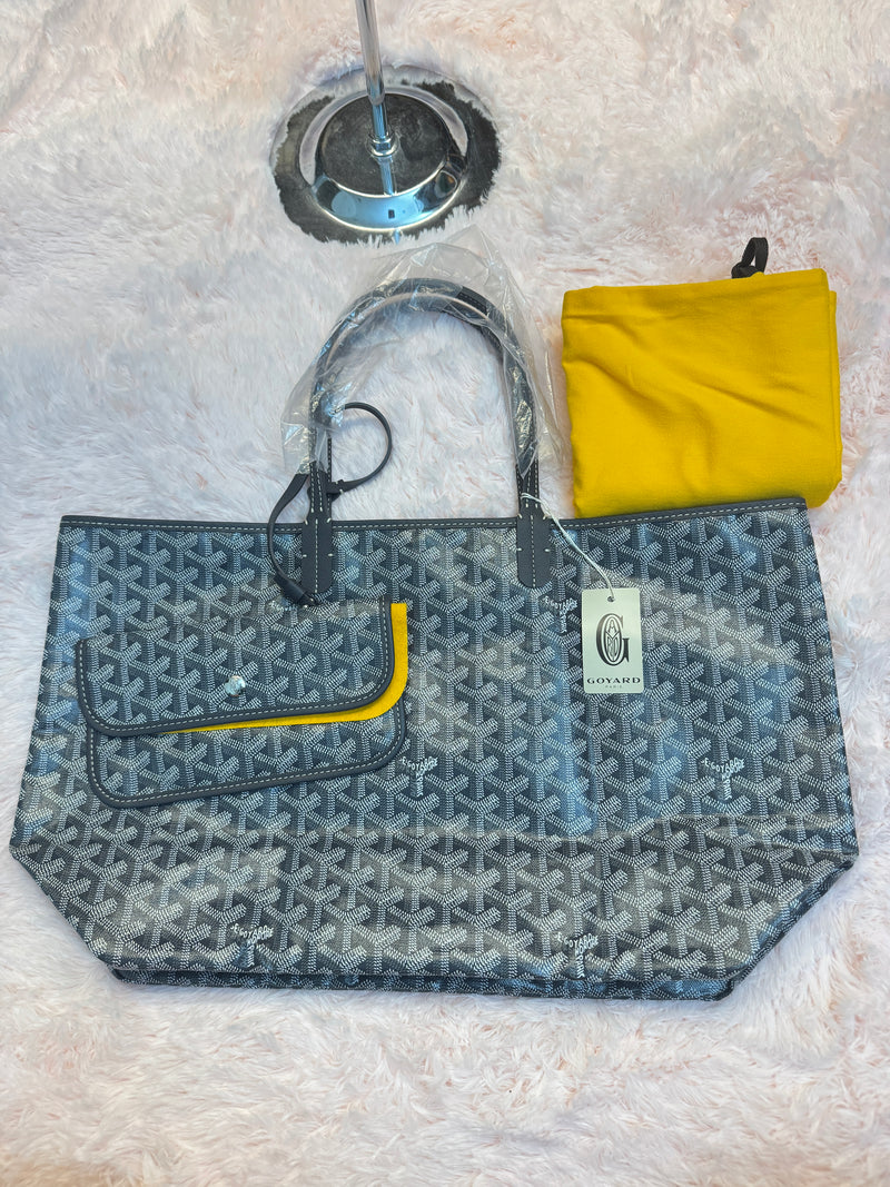 GOYARD
Grey Chevron Print Coated Canvas St. Louis PM Tote Bag