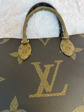 Load image into Gallery viewer, Louis Vuitton Onthego MM canvas reverse monogram
