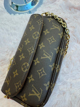 Load image into Gallery viewer, LOUIS VUITTON
Monogram Canvas Ivy Bag
