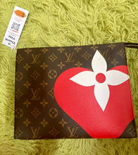 Load image into Gallery viewer, LOUIS VUITTON Monogram Trousse Toilette 26
