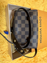 Load image into Gallery viewer, Louis Vuitton Florentine DE
