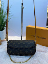 Load image into Gallery viewer, LOUIS VUITTON
Monogram Canvas Ivy Bag
