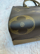 Load image into Gallery viewer, Louis Vuitton Onthego MM canvas reverse monogram

