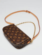 Load image into Gallery viewer, LOUIS VUITTON
Monogram Canvas Ivy Bag
