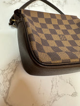 Load image into Gallery viewer, louis vuitton damier ebene pochette - 5
