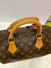 Load image into Gallery viewer, LOUIS VUITTON Monogram Speedy 30
