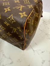 Load image into Gallery viewer, LOUIS VUITTON Monogram Speedy 30
