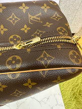 Load image into Gallery viewer, LOUIS VUITTON Monogram Sirius 45
