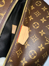 Load image into Gallery viewer, LOUIS VUITTON Monogram Canvas Bumbag
