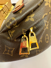 Load image into Gallery viewer, LOUIS VUITTON Monogram Canvas Bumbag
