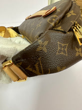 Load image into Gallery viewer, LOUIS VUITTON Monogram Canvas Bumbag
