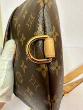 Load image into Gallery viewer, LOUIS VUITTON Monogram Canvas Bumbag
