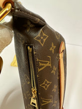 Load image into Gallery viewer, LOUIS VUITTON Monogram Canvas Bumbag
