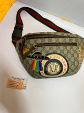 Load image into Gallery viewer, GUCCI Supreme Night Courrier Belt Bag
