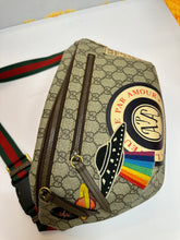 Load image into Gallery viewer, GUCCI Supreme Night Courrier Belt Bag
