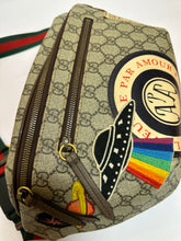 Load image into Gallery viewer, GUCCI Supreme Night Courrier Belt Bag
