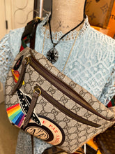 Load image into Gallery viewer, GUCCI Supreme Night Courrier Belt Bag
