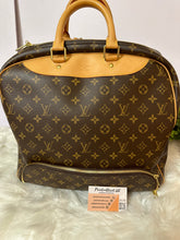 Load image into Gallery viewer, LOUIS VUITTON Monogram Evasion
