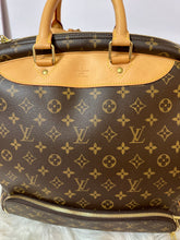 Load image into Gallery viewer, LOUIS VUITTON Monogram Evasion
