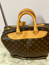 Load image into Gallery viewer, LOUIS VUITTON Monogram Evasion
