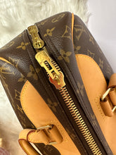 Load image into Gallery viewer, LOUIS VUITTON Monogram Evasion
