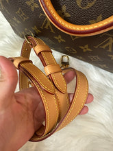 Load image into Gallery viewer, LOUIS VUITTON Speedy 30 Monogram
