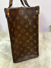Load image into Gallery viewer, LOUIS VUITTON Reverse Monogram  On-The-Go MM
