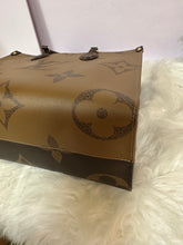 Load image into Gallery viewer, LOUIS VUITTON Reverse Monogram  On-The-Go MM
