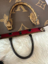 Load image into Gallery viewer, LOUIS VUITTON Reverse Monogram  On-The-Go MM
