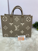 Load image into Gallery viewer, LOUIS VUITTON Empreinte On-The-Go MM Cream/Dove
