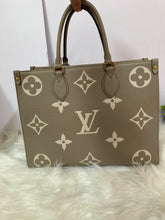 Load image into Gallery viewer, LOUIS VUITTON Empreinte On-The-Go MM Cream/Dove
