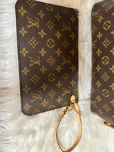 Load image into Gallery viewer, LOUIS VUITTON Monogram Neverfull MM Beige Interior
