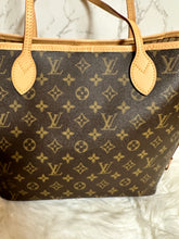 Load image into Gallery viewer, LOUIS VUITTON Monogram Neverfull MM Beige Interior
